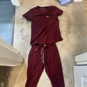 Scrub set (figs) top and bottom